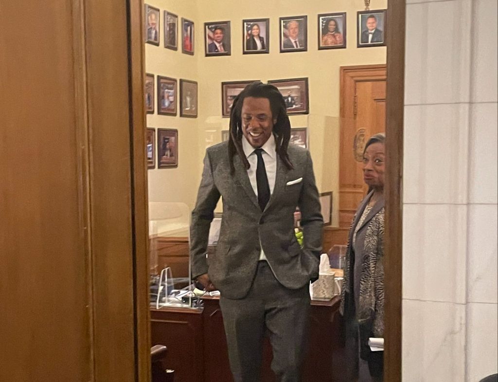 Rapper Jay-Z visits NYS Capitol to discuss propsed casino