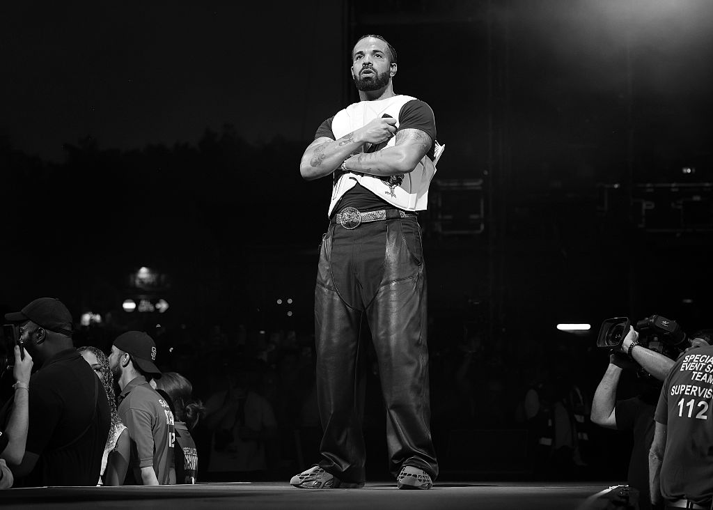 Drake Pelted With Toilet Paper & Water Bottles During Shows