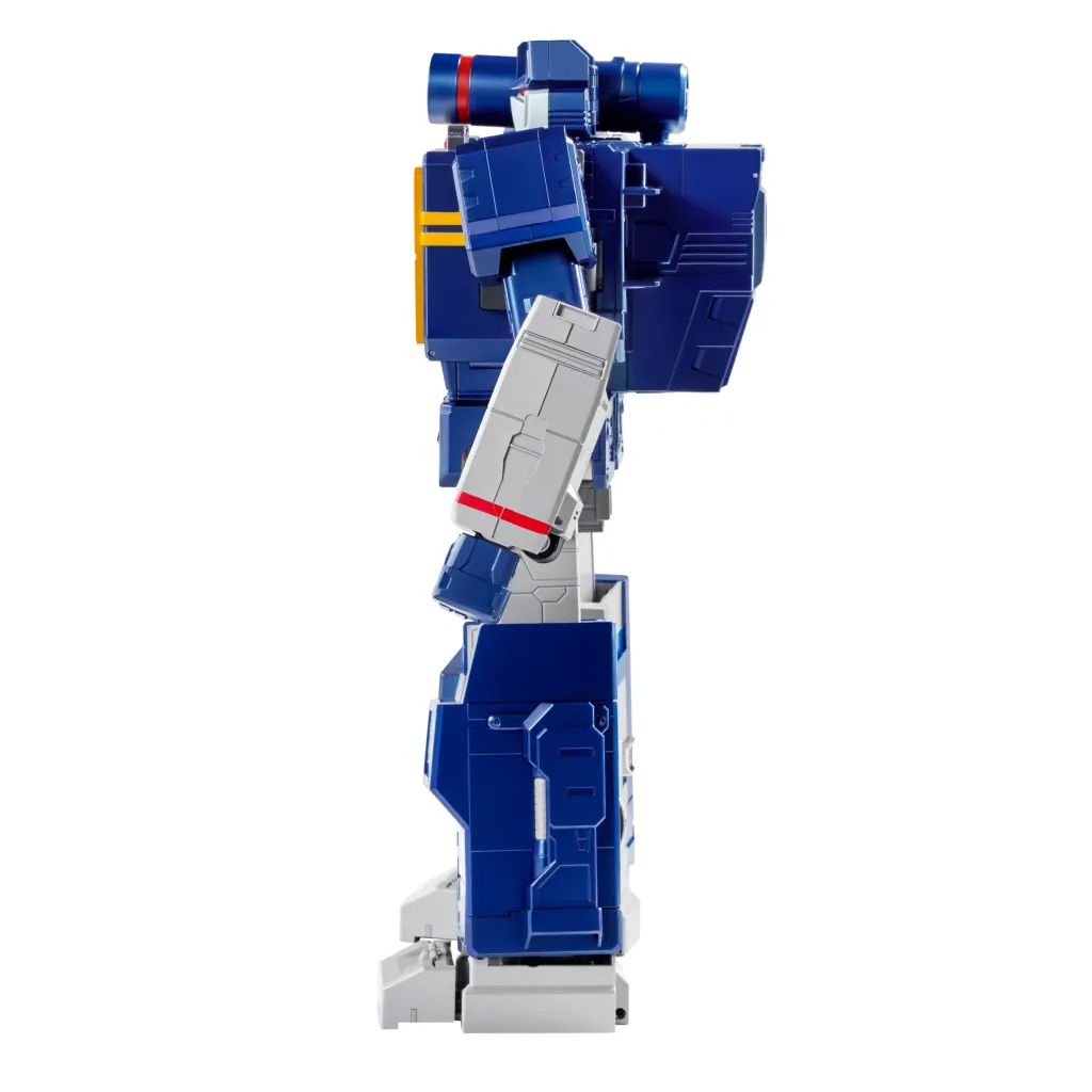 Hasbro & Robosen Auto-Converting TRANSFORMERS Soundwave Robot
