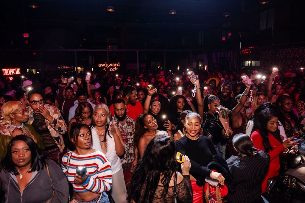 THRōW Social DC X Mario