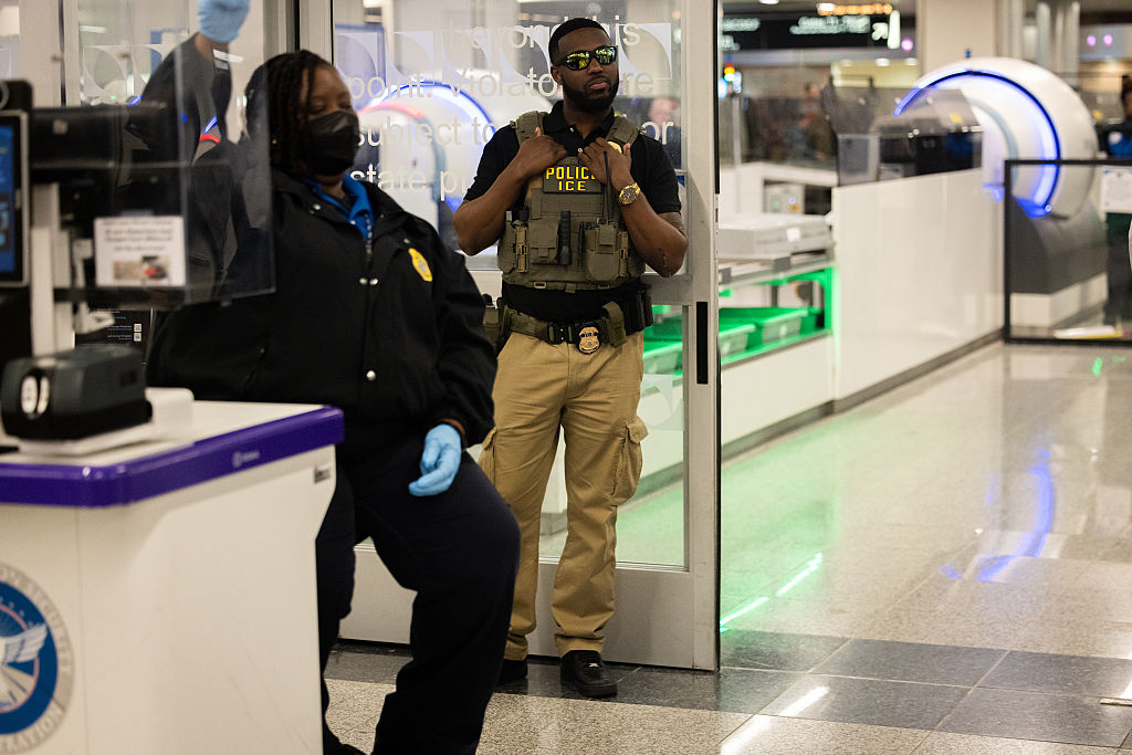 Long lines form outside Atlanta International Airport