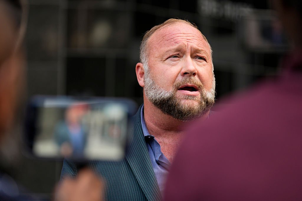 Alex Jones Calls For Trump Impeachment Over Iran War Alex Jones Calls For Trump Impeachment Over Iran War